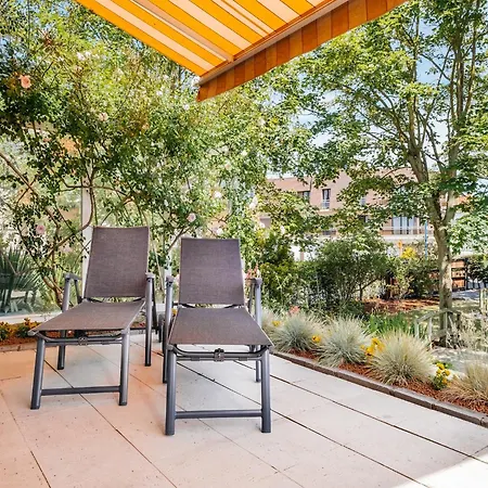 In With Sunny Garden Villa