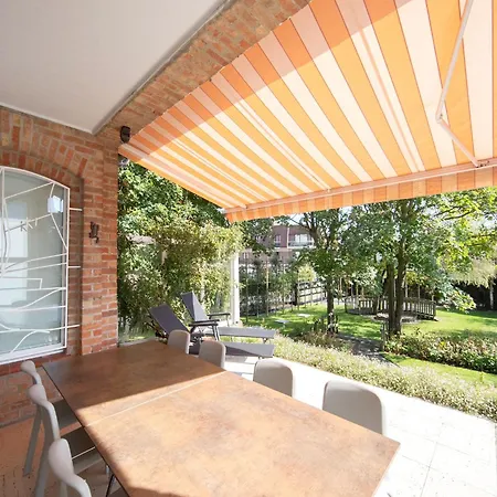 Villa In With Sunny Garden *