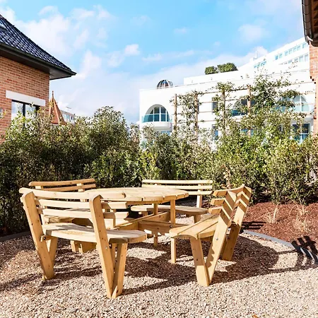 Villa In With Sunny Garden *