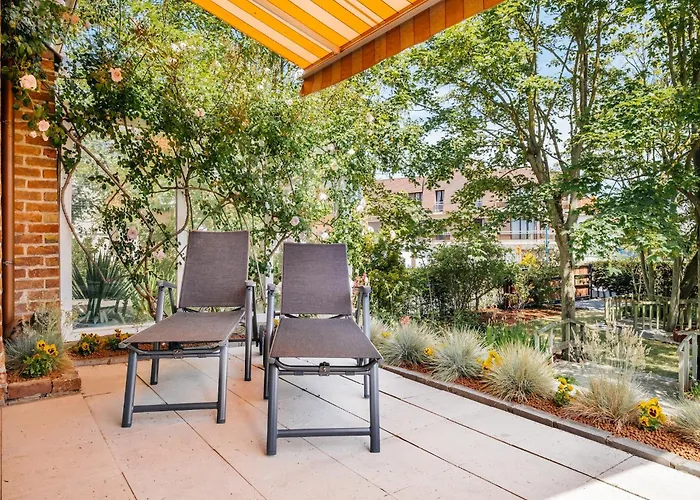 In With Sunny Garden Villa