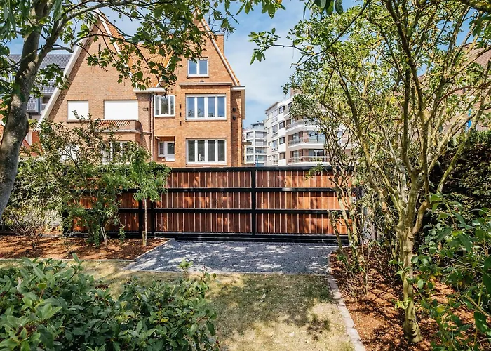 Villa In With Sunny Garden *