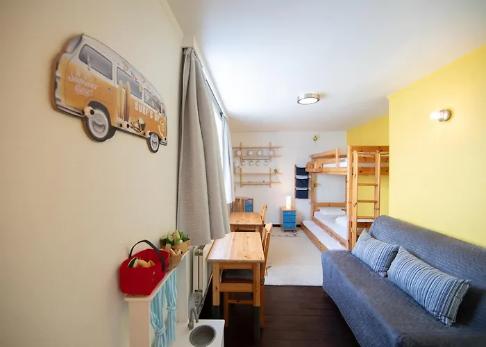 Villa In With Sunny Garden