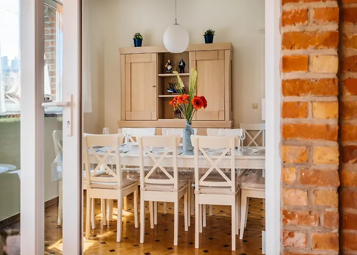 In With Sunny Garden *