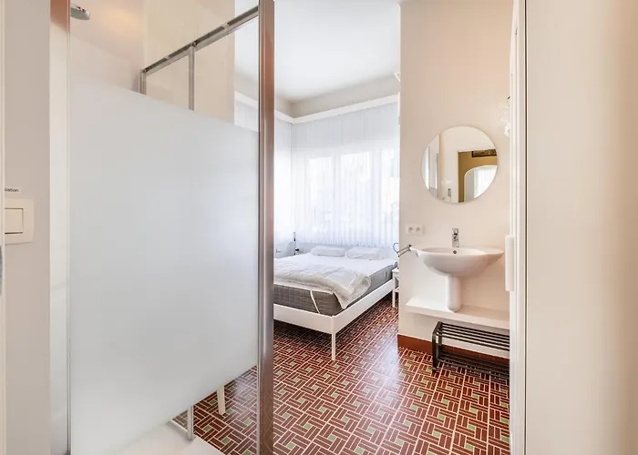 In With Sunny Garden *